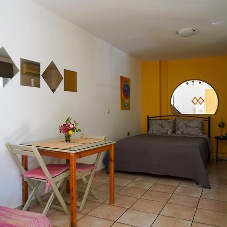Cosy Guest House With Private Yard Saronida Dış mekan fotoğraf